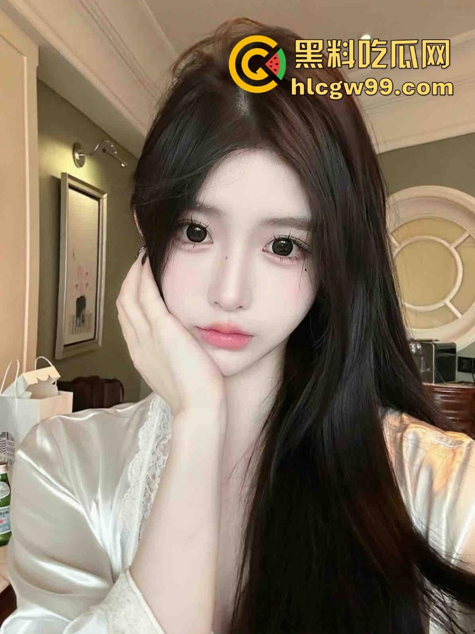 上海宏瑞基商场奈雪门口上演野战教学,小情侣裤子脱一点直接坐上去猛摇,摇摆姿势辣眼睛,刺激拉满!