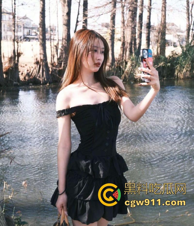 英国留学生【张慧敏】约炮视频曝光,黑丝美腿极品身材,按头口交无套后入猛操,反差魅力炸裂!