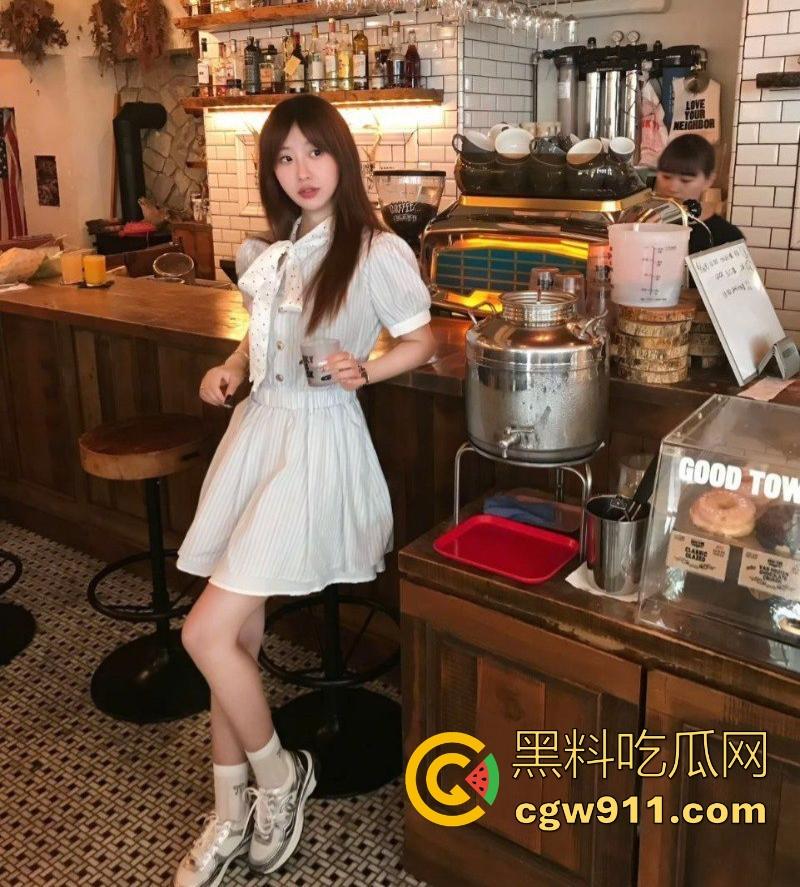 英国留学生【张慧敏】约炮视频曝光,黑丝美腿极品身材,按头口交无套后入猛操,反差魅力炸裂!