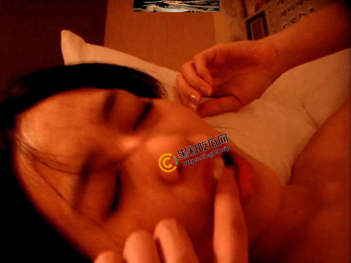 曾爆红的台湾网络女神江小辣 号称32D网络正妹 身材极品 口爆吞精 做爱视频被渣男前男友流出