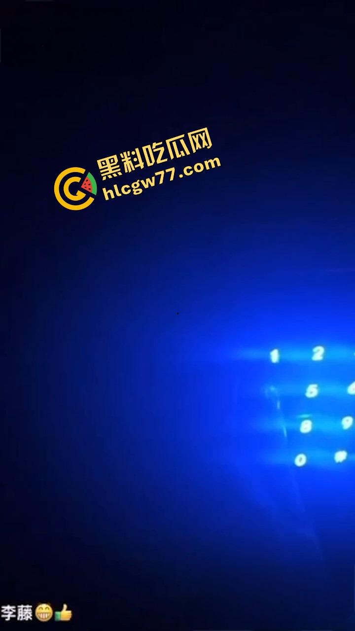 精神小伙【陈俣欹】朋友圈破防，狂喊我要操死你，抖音直播要啪啪李藤，现场录屏火爆全网！