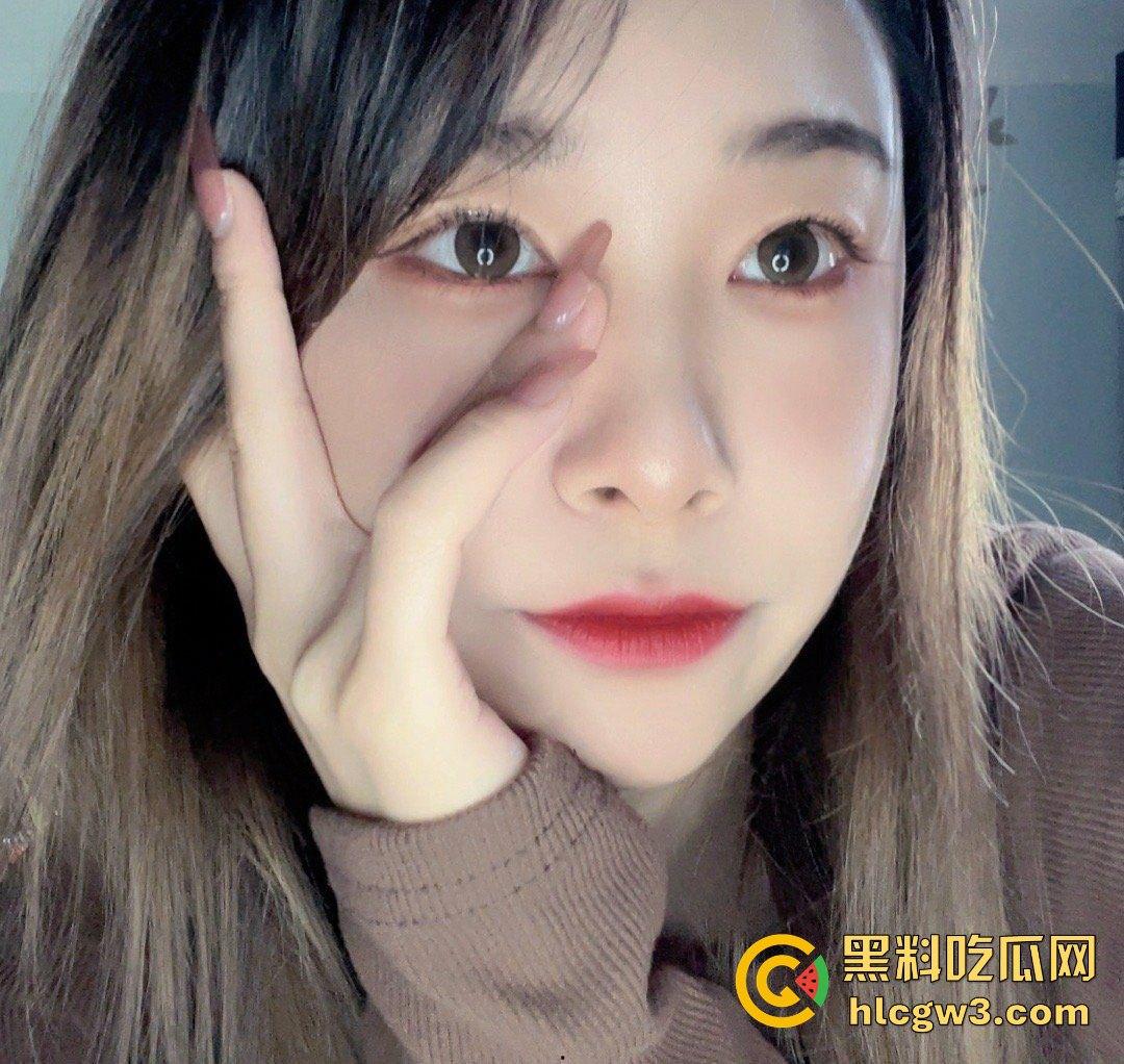 电器店骚货导购前女友，工作制服跪地口交吞得干净，厕所啪啪浪叫听得人腿软，分手后只能靠回忆撸到崩溃！