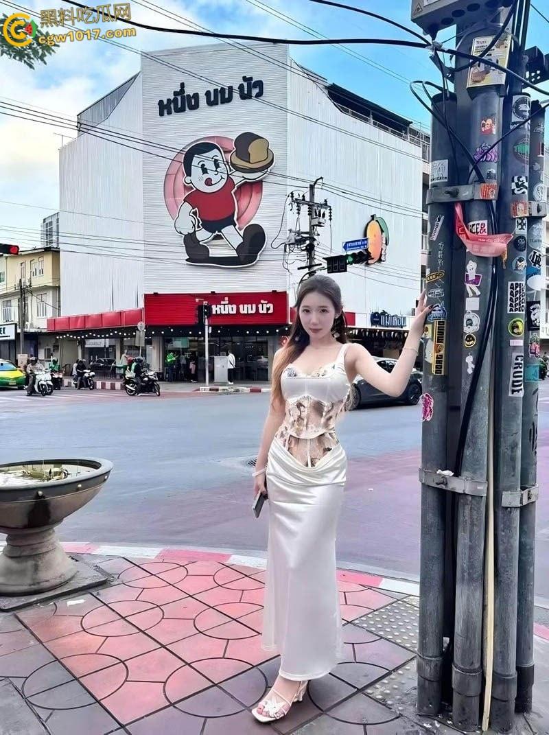 高颜值学姐饥渴难耐，不穿内裤被按在办公桌狂操！抠逼调教爽到高潮喷水，椅子上后入内射浪叫不停！