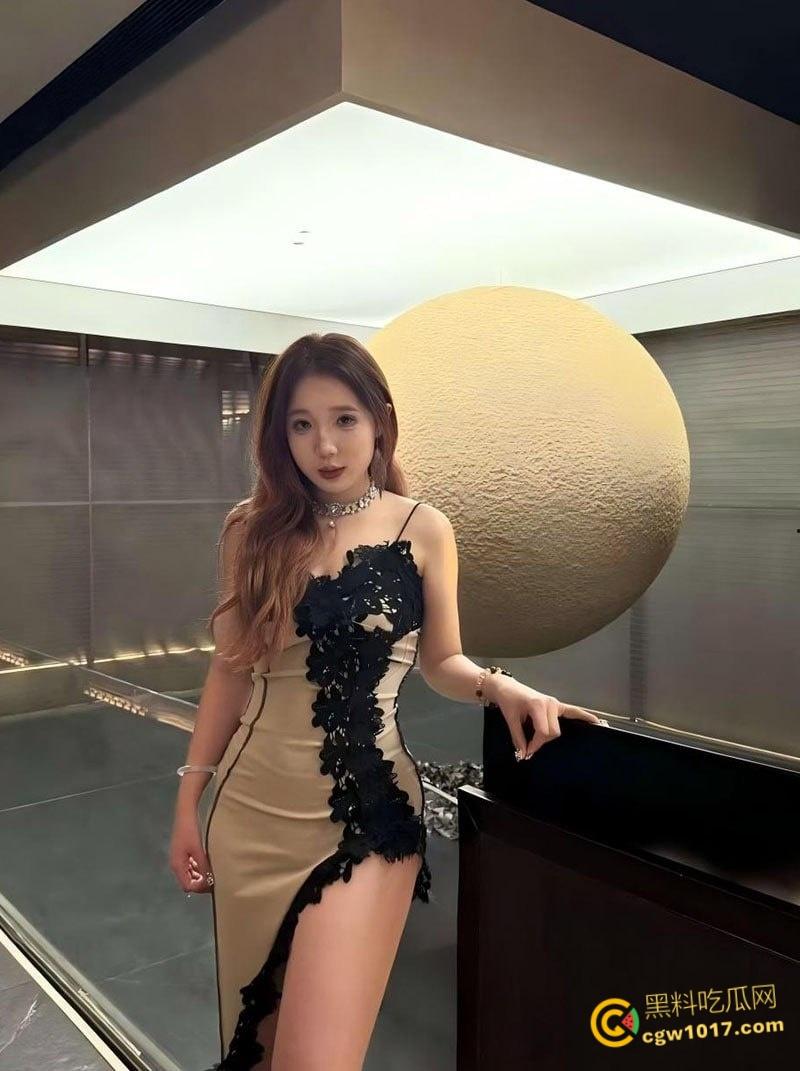 高颜值学姐饥渴难耐,不穿内裤被按在办公桌狂操!抠逼调教爽到高潮喷水,椅子上后入内射浪叫不停!