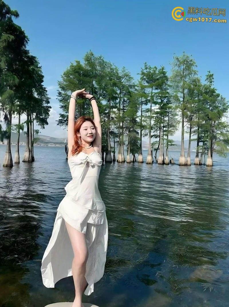 高颜值学姐饥渴难耐,不穿内裤被按在办公桌狂操!抠逼调教爽到高潮喷水,椅子上后入内射浪叫不停!