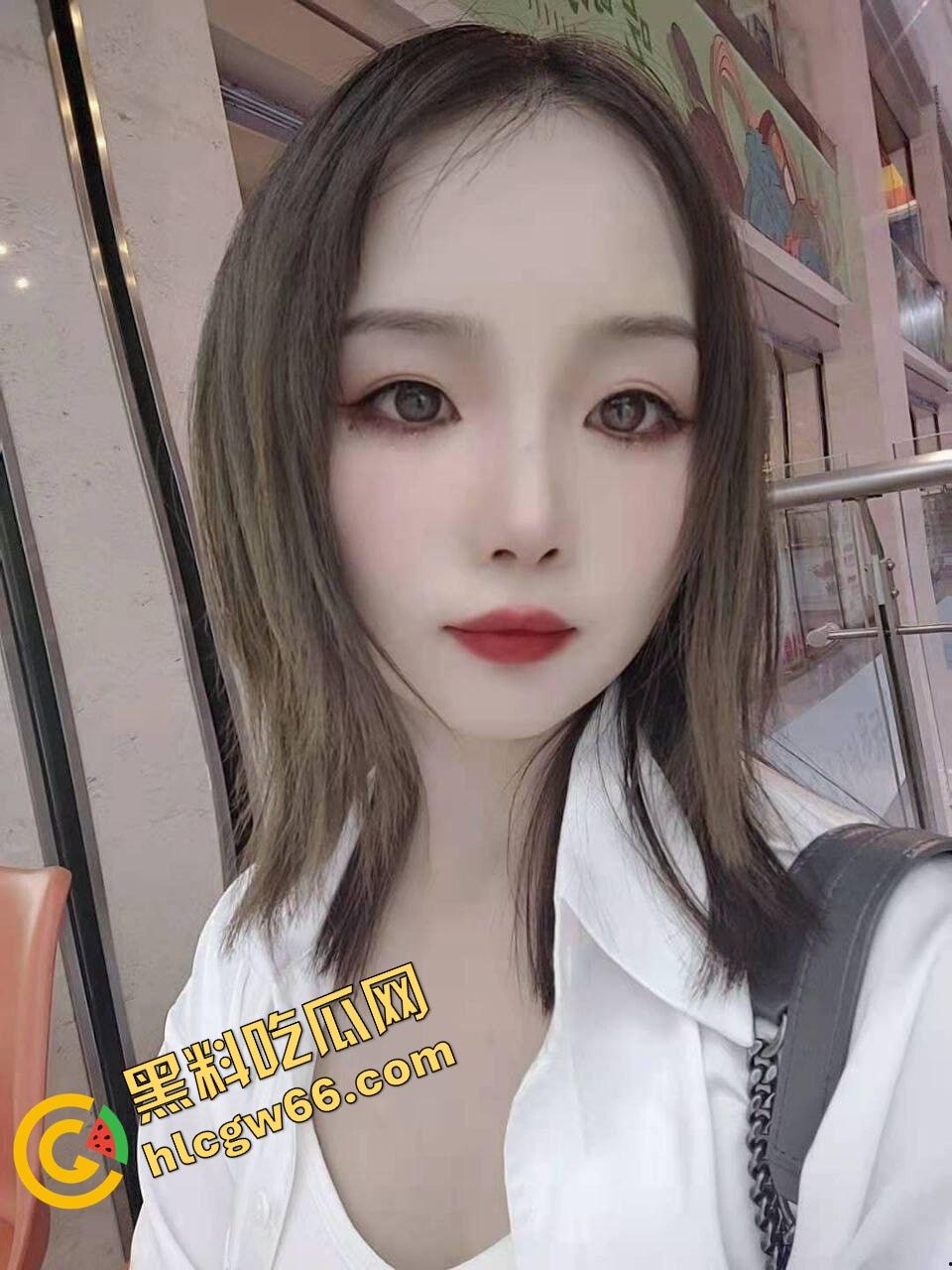 昆明骚货【闫冰冰】27岁汽车销售，已婚不戴套偷干，穿职业装搞到喷水，屁眼湿得反光!