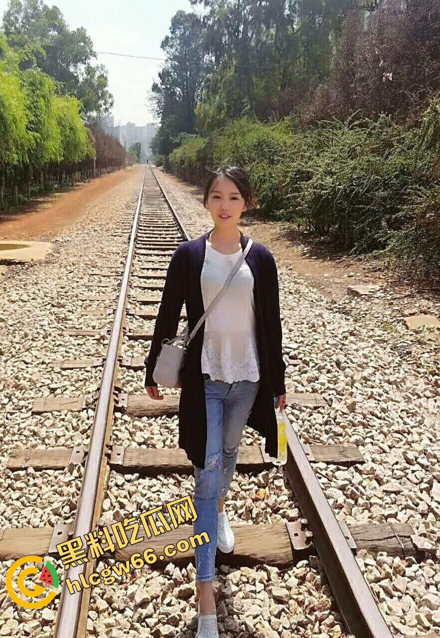 昆明骚货【闫冰冰】27岁汽车销售,已婚不戴套偷干,穿职业装搞到喷水,屁眼湿得反光!