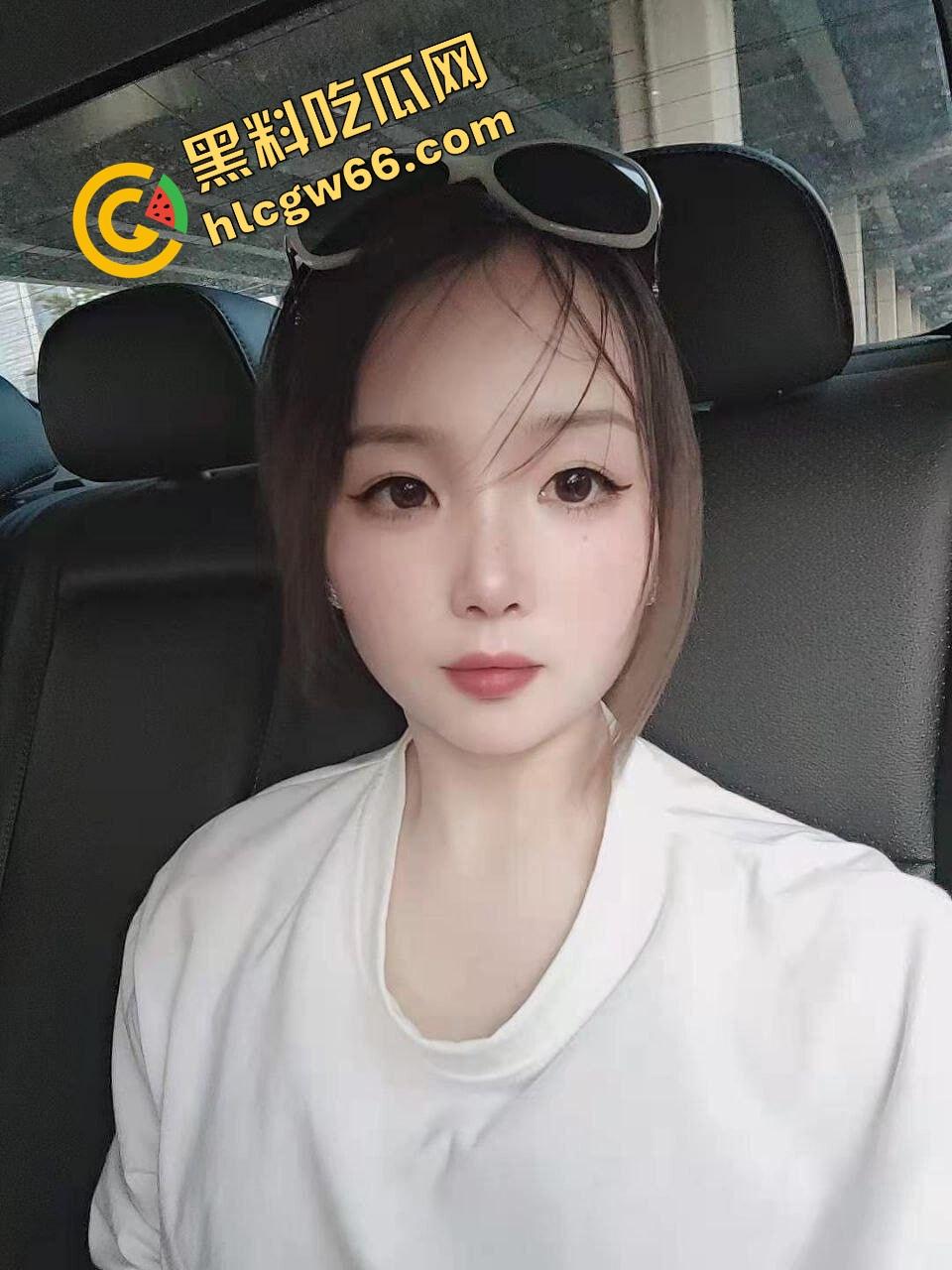 昆明骚货【闫冰冰】27岁汽车销售,已婚不戴套偷干,穿职业装搞到喷水,屁眼湿得反光!