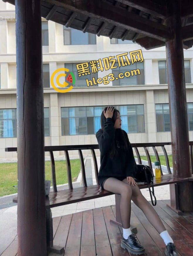 山东外事职业大学 体育生情侣夜晚凉亭激情野战做爱 抱起来猛蹬 被路人发现偷拍!