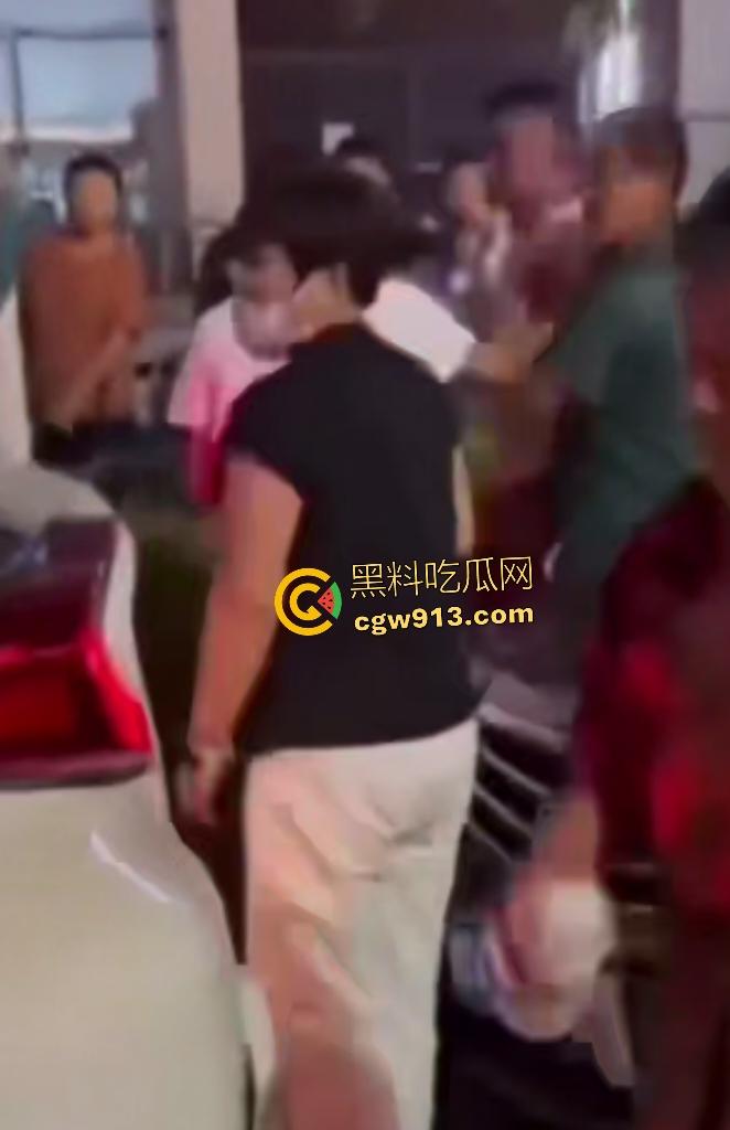 河南商丘乱伦被抓!婶婶勾搭外甥在车内翻云覆雨,家人到场抓奸打死渣男外甥,小男孩还护着禽兽老爸!