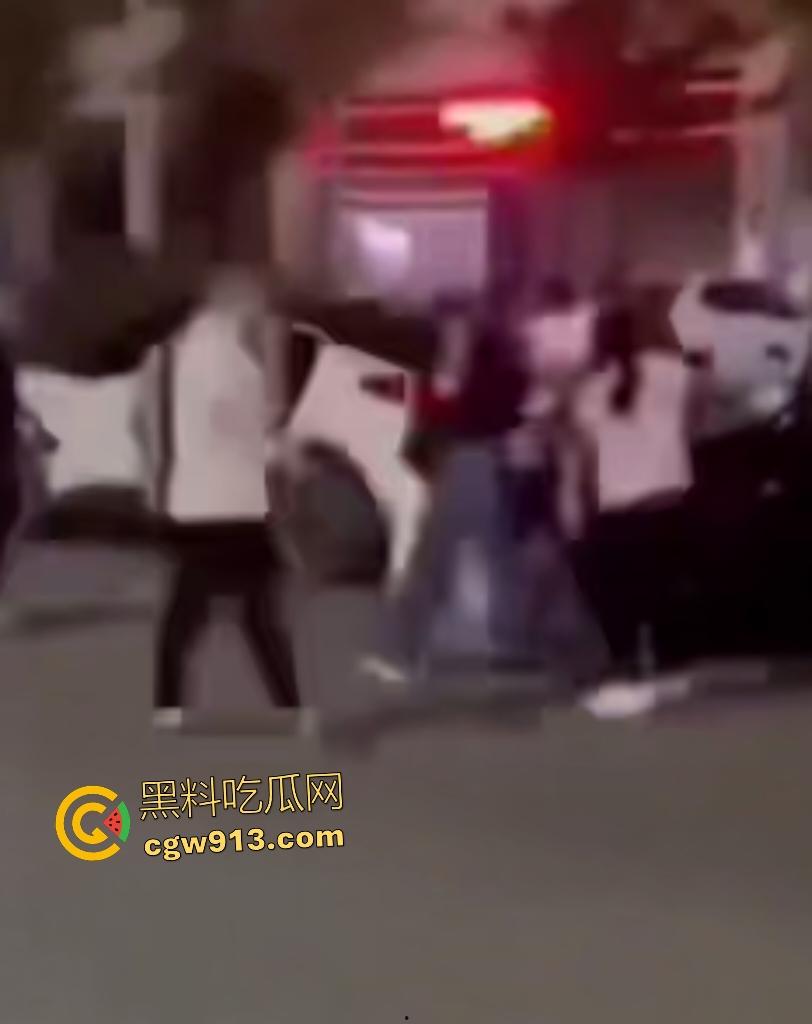 河南商丘乱伦被抓!婶婶勾搭外甥在车内翻云覆雨,家人到场抓奸打死渣男外甥,小男孩还护着禽兽老爸!