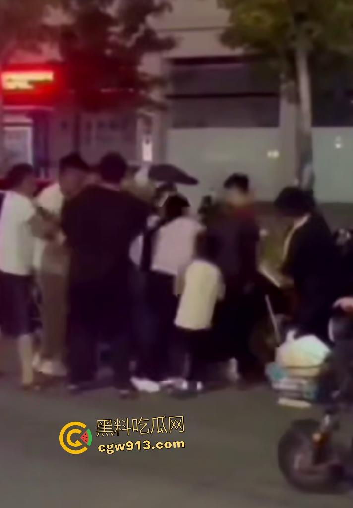 河南商丘乱伦被抓!婶婶勾搭外甥在车内翻云覆雨,家人到场抓奸打死渣男外甥,小男孩还护着禽兽老爸!