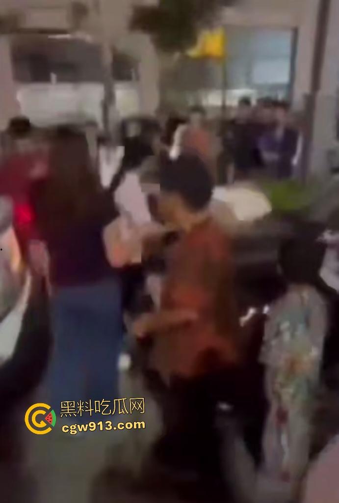 河南商丘乱伦被抓!婶婶勾搭外甥在车内翻云覆雨,家人到场抓奸打死渣男外甥,小男孩还护着禽兽老爸!