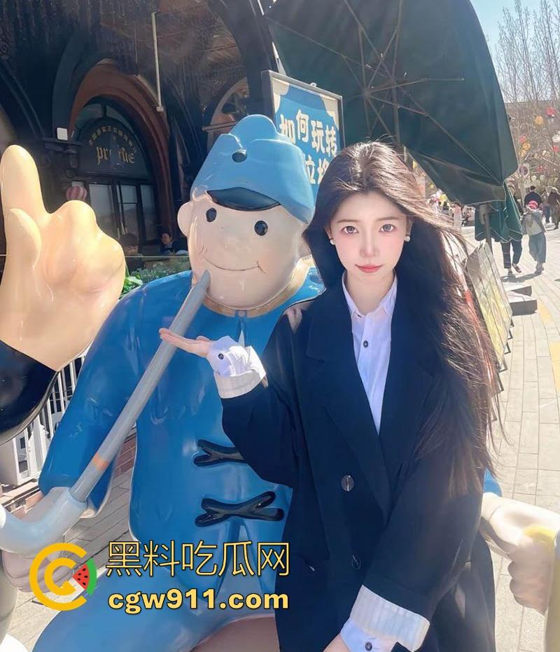 杭州酒吧极品小公主【姜丽君】夜店女王甜美脸蛋,被带走酒店玩弄,对镜口交疯狂后入,极其淫荡!