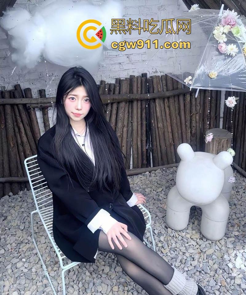 杭州酒吧极品小公主【姜丽君】夜店女王甜美脸蛋,被带走酒店玩弄,对镜口交疯狂后入,极其淫荡!