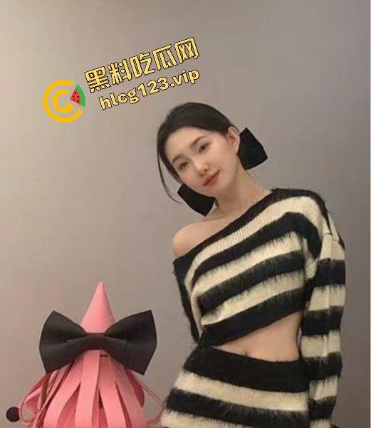 快手女神主播【卿卿下海】!情趣内衣黄播流出,粉嫩小穴与乳头大尺度曝光!