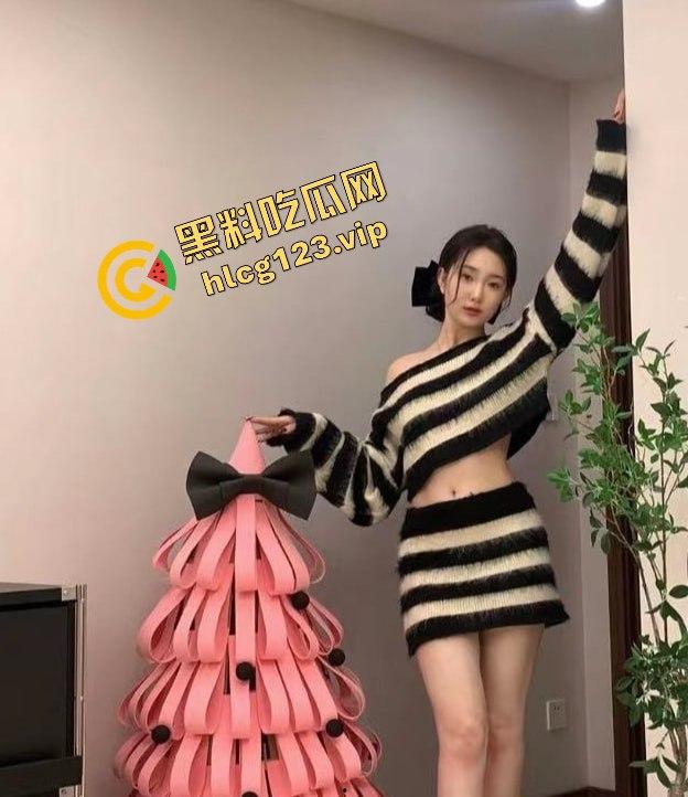 快手女神主播【卿卿下海】!情趣内衣黄播流出,粉嫩小穴与乳头大尺度曝光!