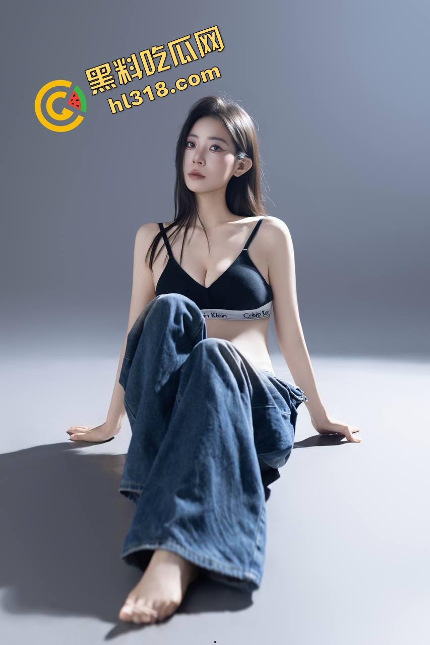 江西女大学生『范乔乔』装纯给爹看,酒店全裸架炮玩肉棒,粉红骚穴被后入到喷水,精液流成小河!