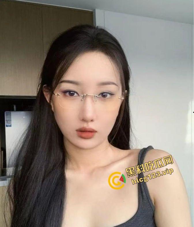 快手女神主播【卿卿下海】!情趣内衣黄播流出,粉嫩小穴与乳头大尺度曝光!