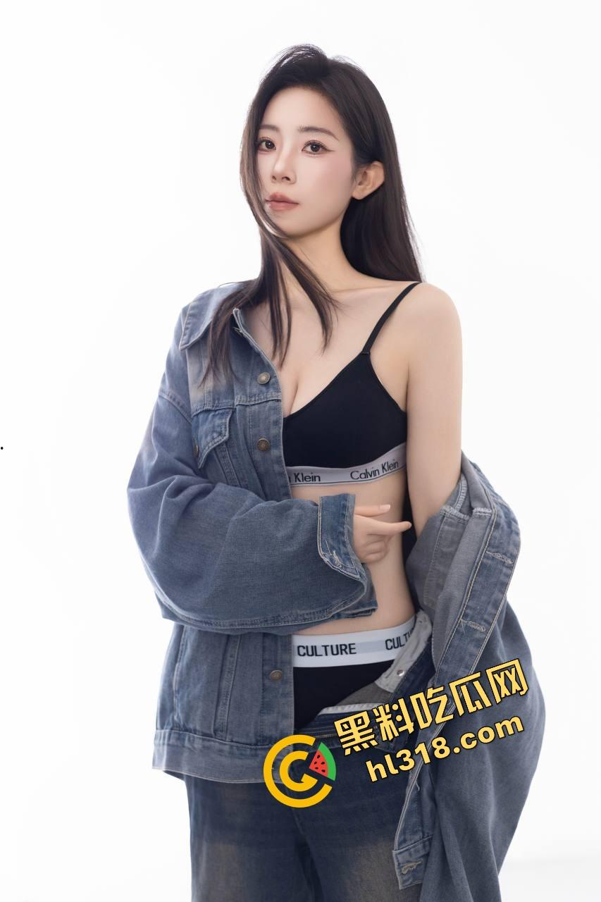 江西女大学生『范乔乔』装纯给爹看,酒店全裸架炮玩肉棒,粉红骚穴被后入到喷水,精液流成小河!