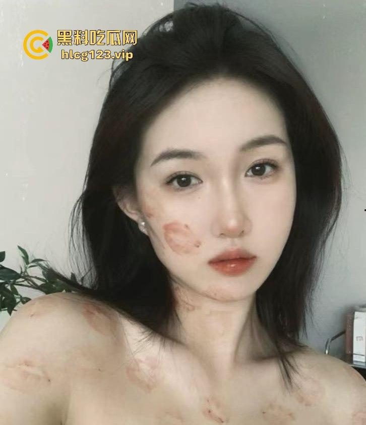 快手女神主播【卿卿下海】!情趣内衣黄播流出,粉嫩小穴与乳头大尺度曝光!