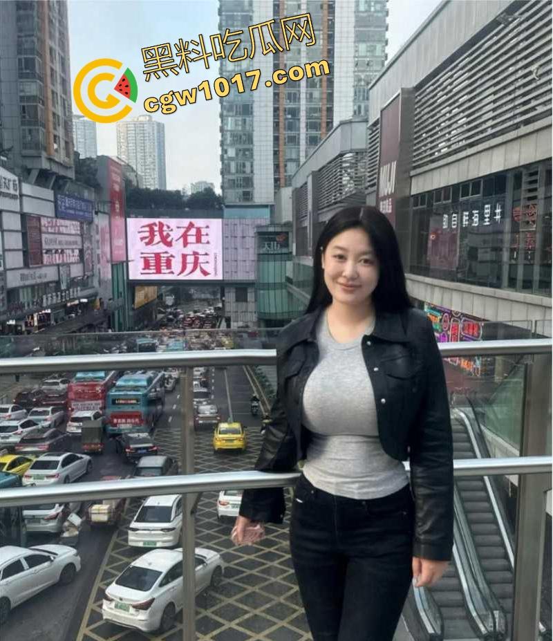 排卵期大姨子饥渴难耐,主动真空换装勾引,后妈裙瑜伽裤性感诱惑,微胖巨乳惨遭无情爆操内射!