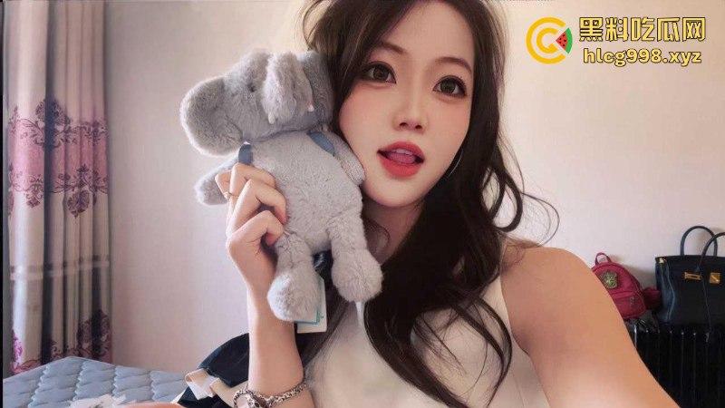 内蒙古25岁美少女【郭梦婷】反差婊居家裸拍视频遭曝光 蝴蝶逼看了就想日