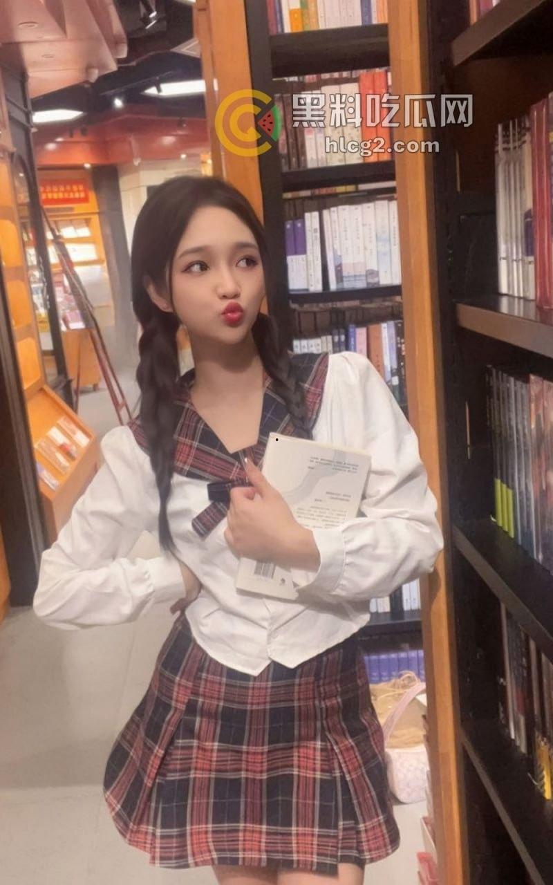 深圳大学艺术学院校花『李敏紫』无套抠逼视频发给男友遭流出,真心付出竟遭渣男背叛!