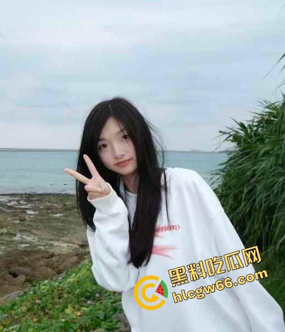 别看穿JK装,南充女大【李萌】骚得一匹,清纯大三女自拍掰穴自慰流出,阴唇黑得像涂了墨水!