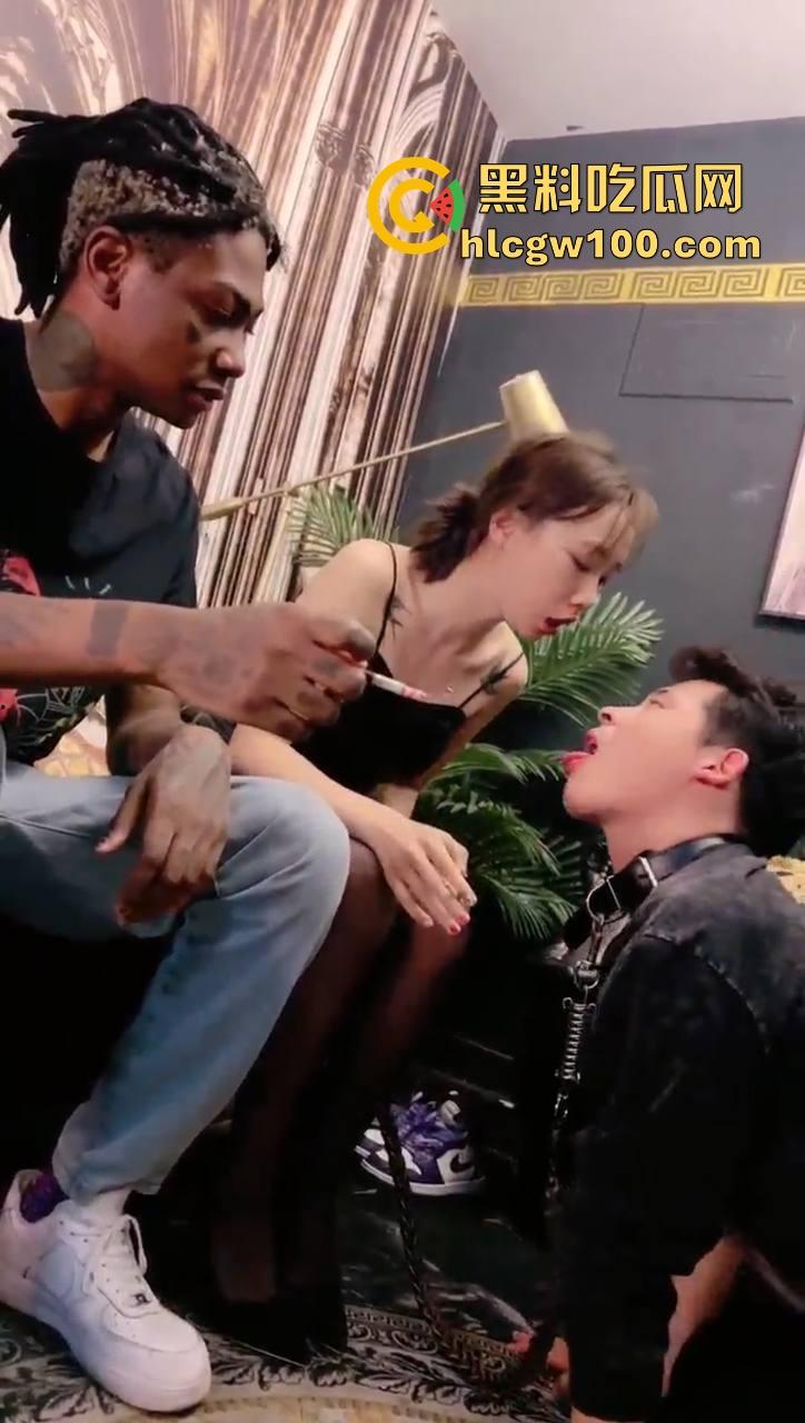 广州媚黑绿帽奴的重口癖好,吐口水吃口水还玩绿奴,哥们这是脑子坏了?这种操作艾滋都要谢谢你了!