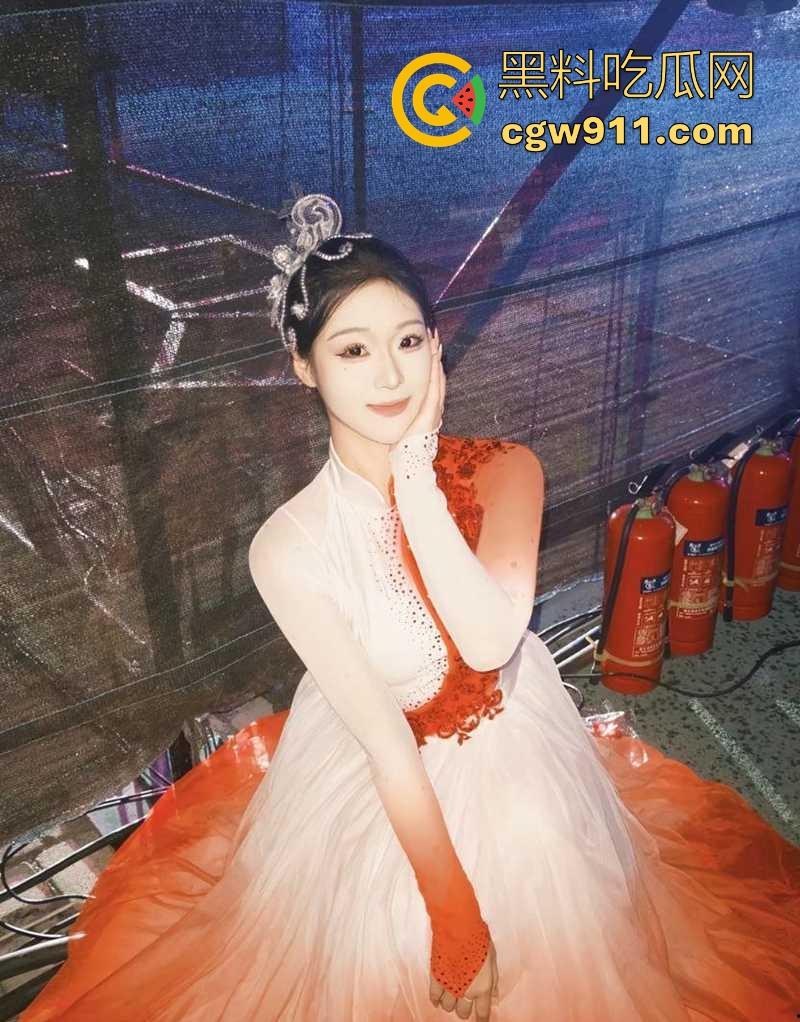 河北师范大学极品舞蹈生【周永媚】性爱私拍泄密,透穴蕾丝内裤勾男友,穿开档黑丝玩无套,花式体位轻松驾驭!