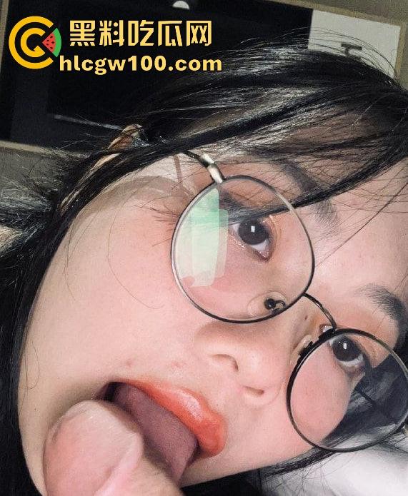 青海师大欲女骚货『李娇娇』 异地男友不管用拦不住她的约炮自由 背地里疯狂约炮满足口交瘾!