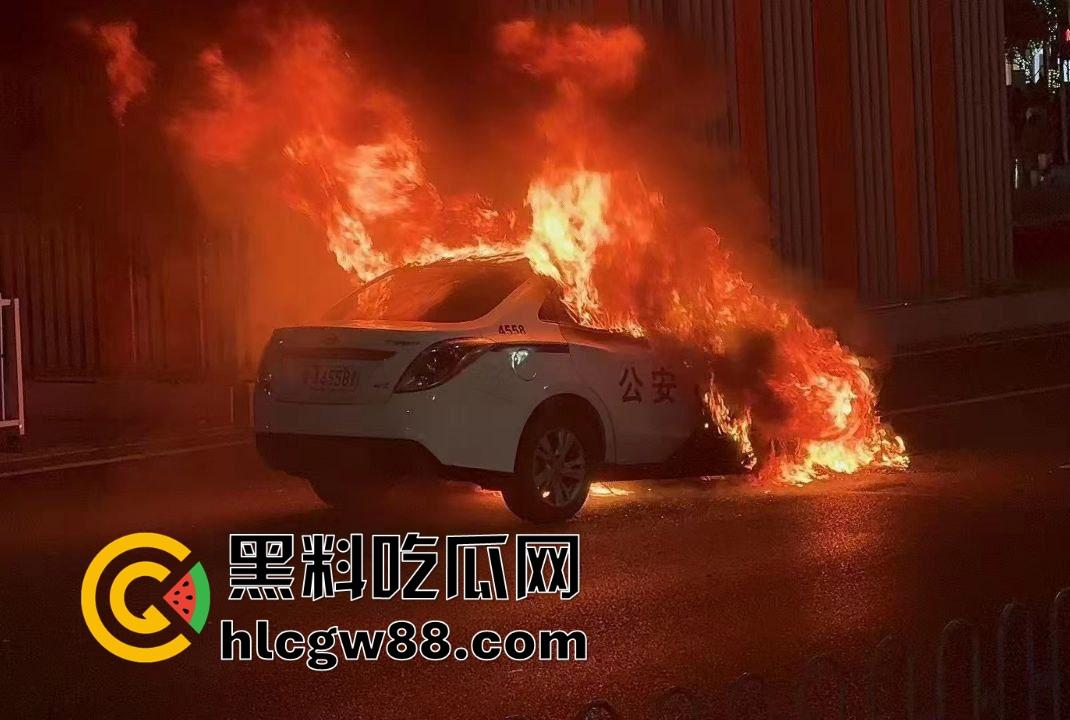 广州南村万博警车大火狂烧成火球,现场围满吃瓜群众狂拍视频,这火势真是牛逼大了!