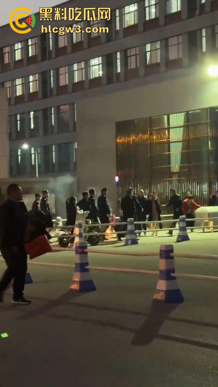 河北卓越中学六打一霸凌到死暴力命案曝光 受害者家属拖棺堵门 校方洗地堪比绝地求生!