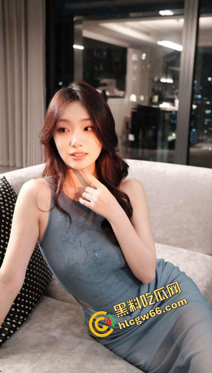 湖南大学清纯女【王丽】被操成狗,男友暴力口交多姿势爆操,小穴夹得死死,贱叫声听了就想操!