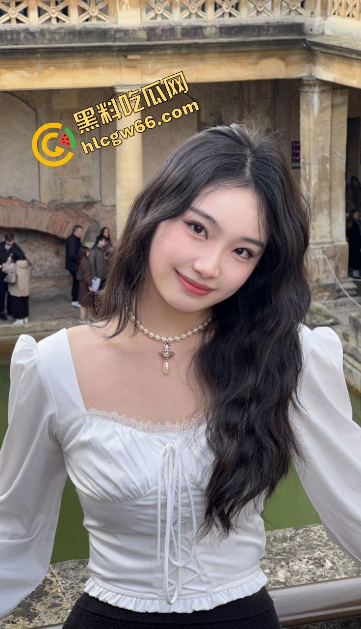 湖南大学清纯女【王丽】被操成狗,男友暴力口交多姿势爆操,小穴夹得死死,贱叫声听了就想操!