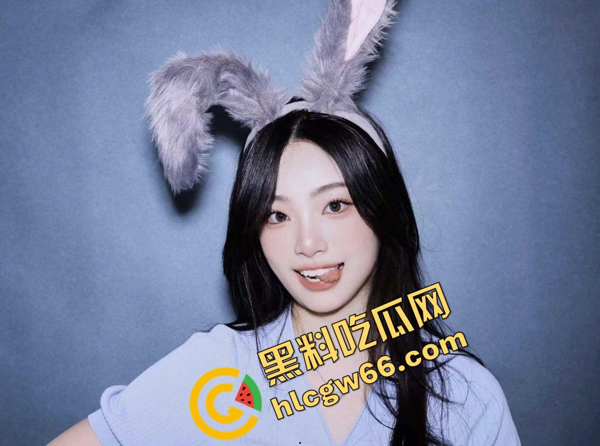 湖南大学清纯女【王丽】被操成狗,男友暴力口交多姿势爆操,小穴夹得死死,贱叫声听了就想操!