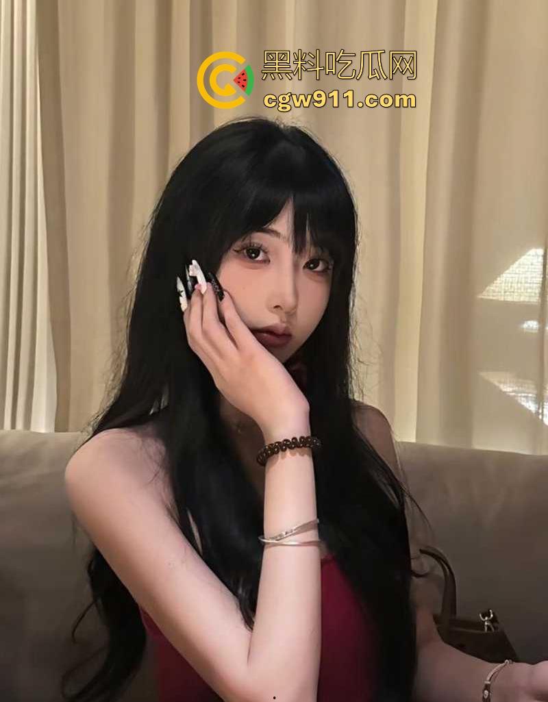 武汉神颜美女销售【刘家琪】暗骚反差玩露奶诱惑,骑术一流猛摇榨精,被拽发狠操,撅腚迎猛操!