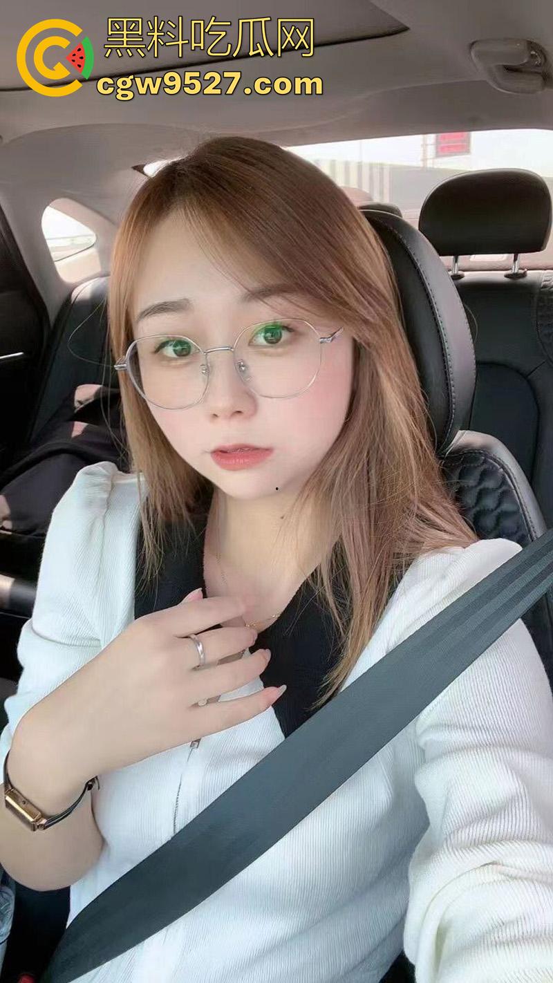 苏州母狗人妻【筱雨】，极品身材眼镜反差婊，背着老公到处约炮偷吃，打炮不雅视频曝光！