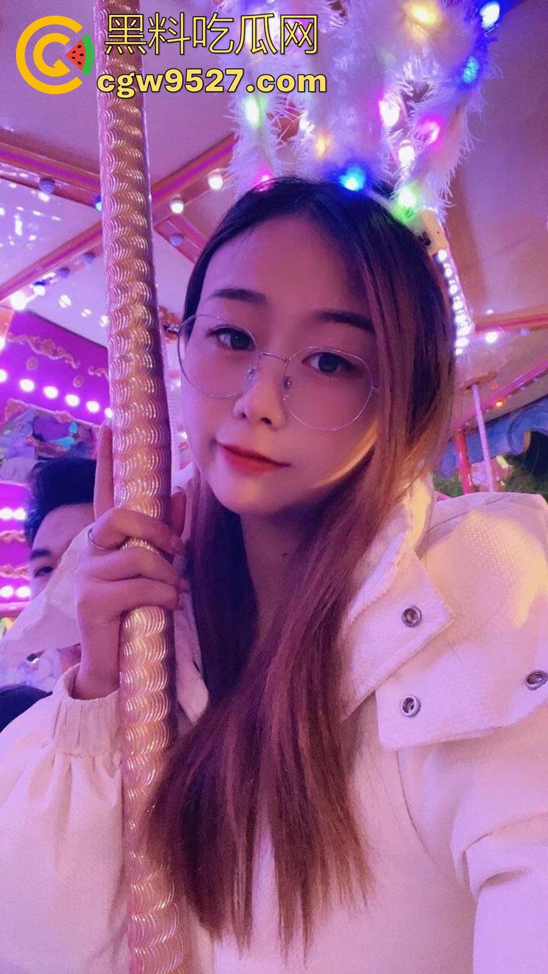 苏州母狗人妻【筱雨】,极品身材眼镜反差婊,背着老公到处约炮偷吃,打炮不雅视频曝光!