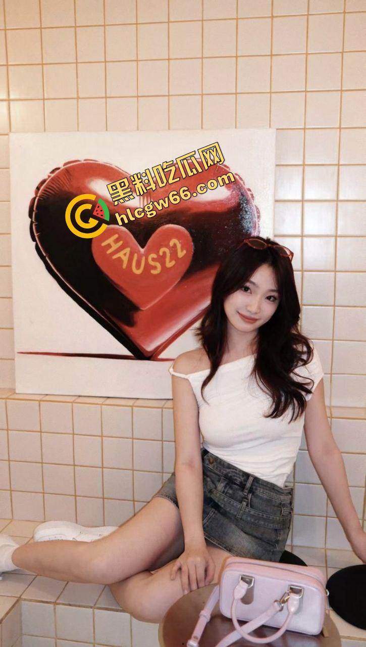 湖南大学清纯女【王丽】被操成狗,男友暴力口交多姿势爆操,小穴夹得死死,贱叫声听了就想操!