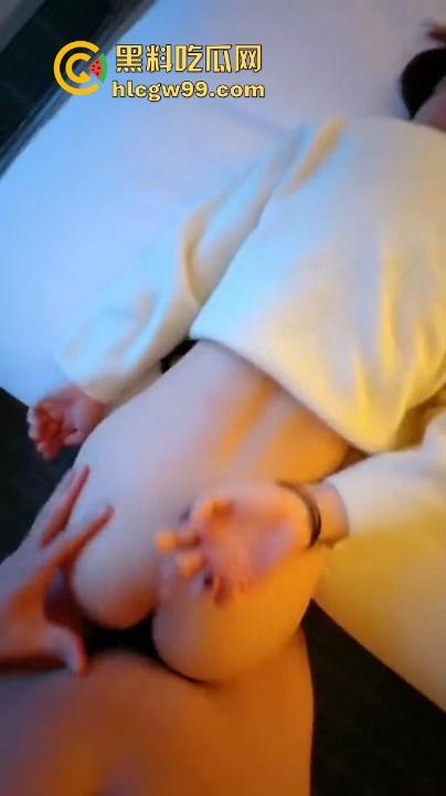 广西学院清纯学妹【钟雨】性爱视频曝光,扭腰翘臀淫荡至极,骚劲毕露像极欠操的母狗!