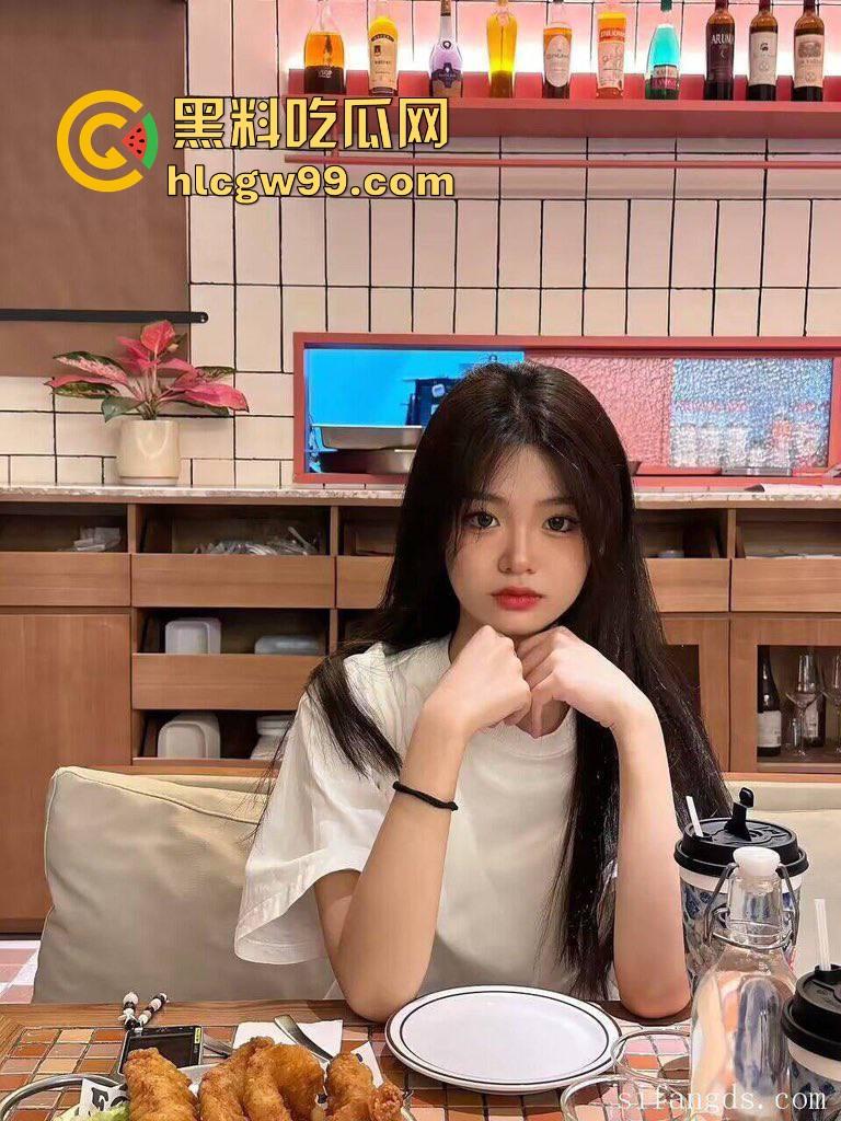 江苏传媒大学文学系校花【吴怡乐】竟然是淫荡骚母狗性爱视频流出，小穴被男友狠狠爆操，最后无套内射填满！