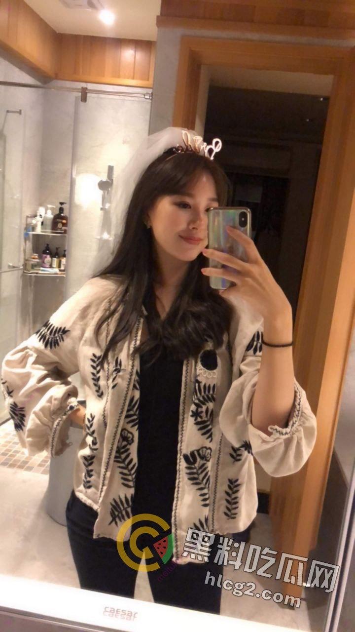 台湾新闻传播大学极品美女生活照与大尺度视频遭ICOLD外泄，床上表现让人惊叹！