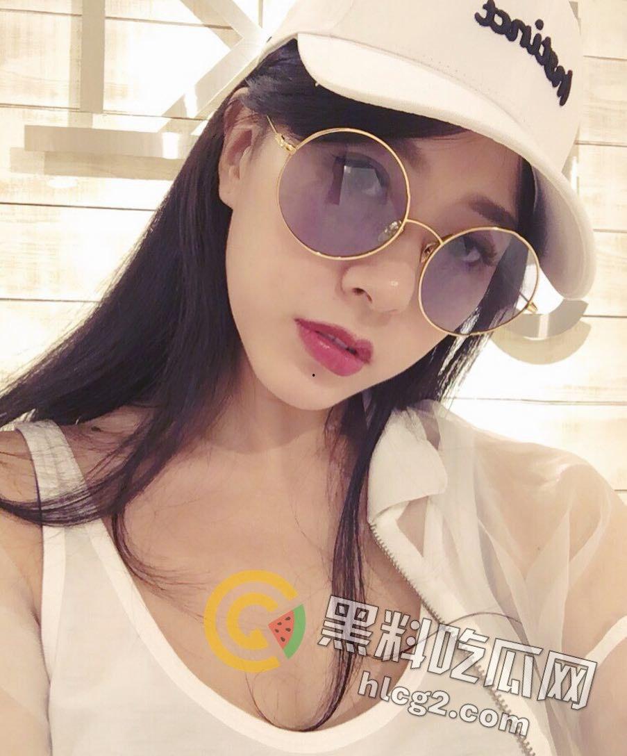 台湾新闻传播大学极品美女生活照与大尺度视频遭ICOLD外泄,床上表现让人惊叹!