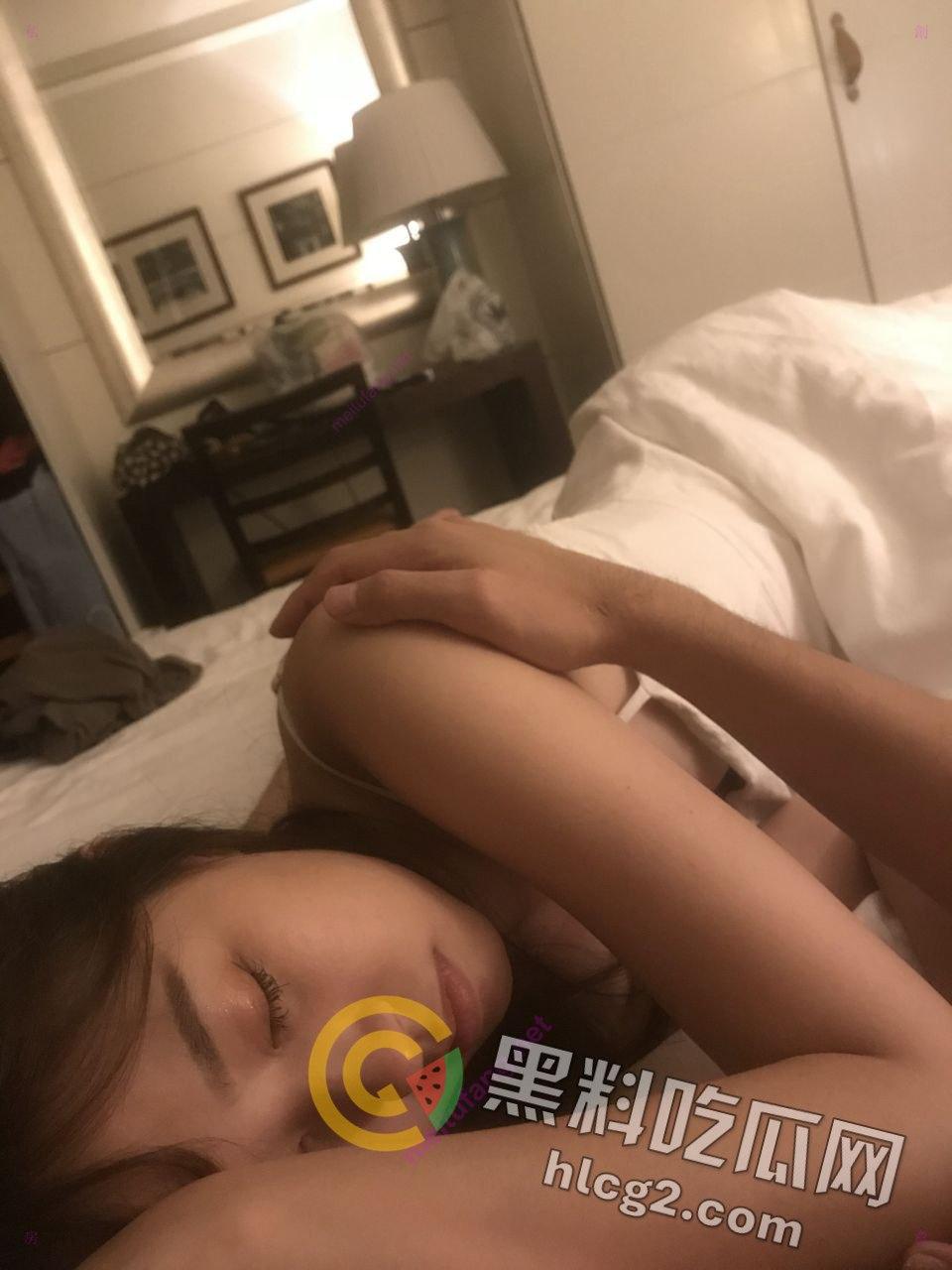 台湾新闻传播大学极品美女生活照与大尺度视频遭ICOLD外泄,床上表现让人惊叹!