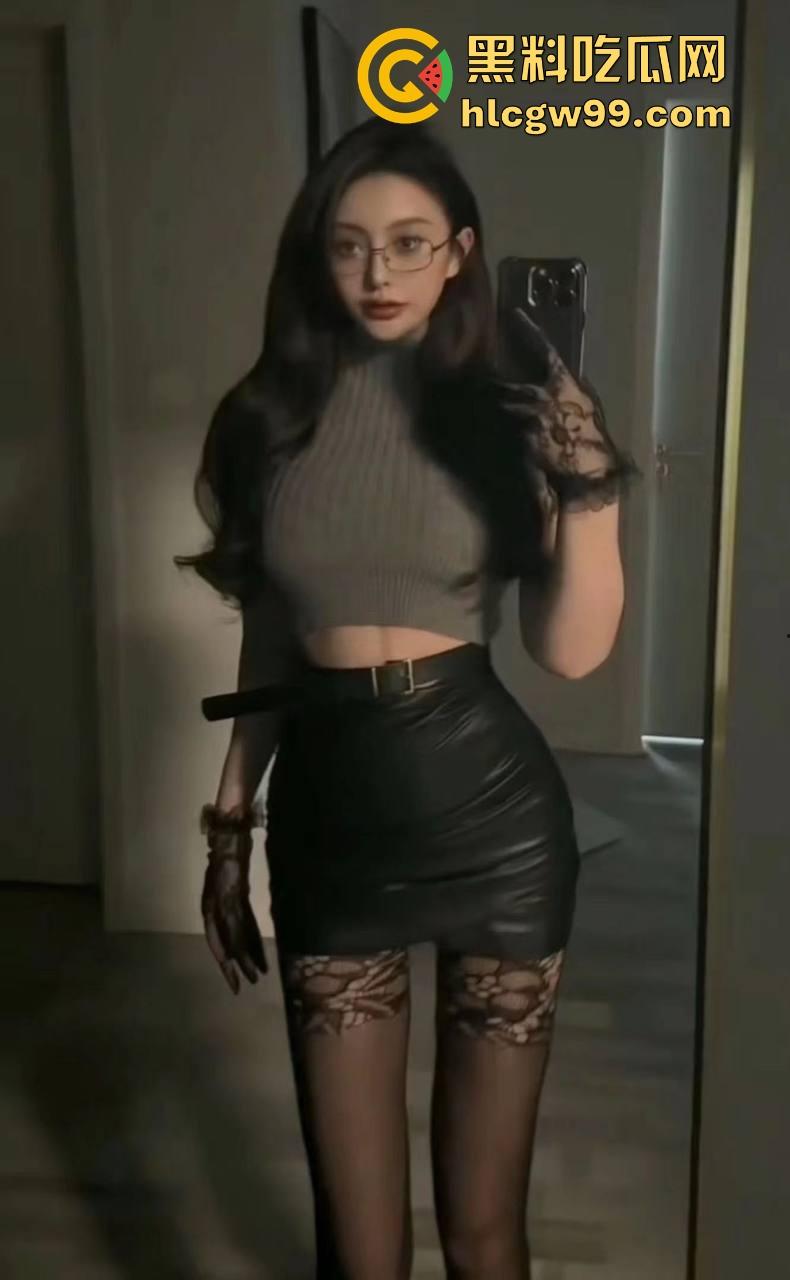 大姨妈拦不住铁血猛男，酒吧约的妹子，今夜必须干，大姨妈算个屁，真男人从不认怂红浪滔滔也要干到底！