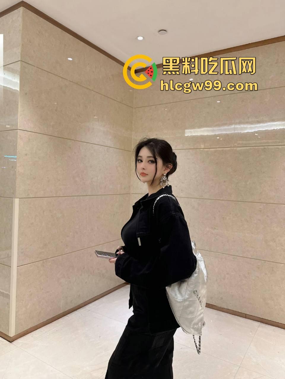 大姨妈拦不住铁血猛男,酒吧约的妹子,今夜必须干,大姨妈算个屁,真男人从不认怂红浪滔滔也要干到底!