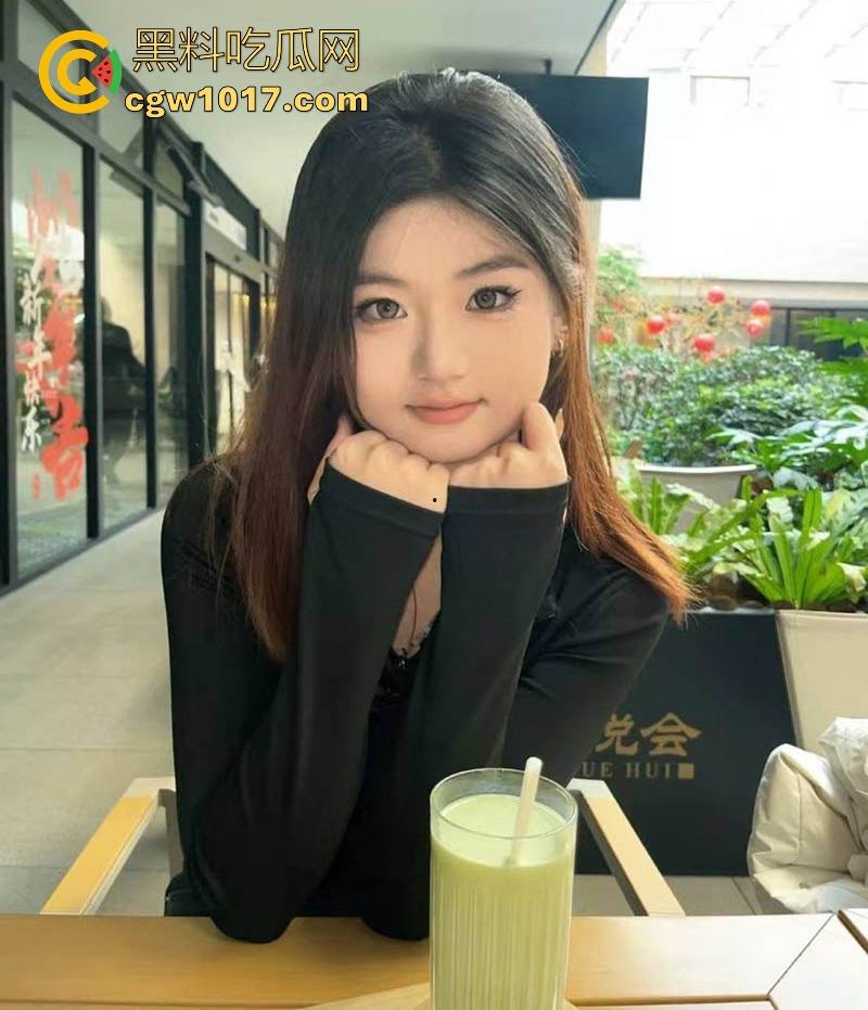 在社交软件约炮武汉骚母狗【王雯露】逼瘾成疾,多次深夜约炮,深喉口交狂舔菊花,性欲如火山喷发!