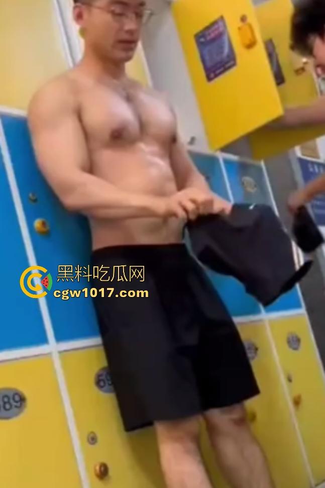 骚女们的福利来了!CBA猛男【林秉圣】更衣室全裸视频泄露!翘臀胸肌炸裂,鸡鸡小巧软绵绵,不妨碍女粉丝舔屏!